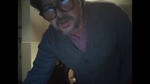 Snapshot of madoldman88bis chatting on May 6, 5:14 am madoldman88bis online show from May 6, 5:14 am