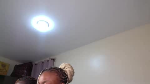 Maelys online show from May 13, 6:49 pm