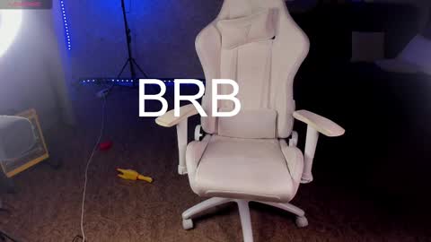 Maevee online show from February 17, 9:56 am