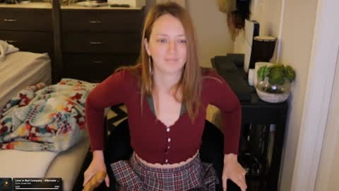 Snapshot of maevivant chatting on February 12, 5:19 pm Mae online show from February 12, 5:19 pm