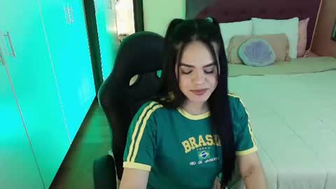 Snapshot of mafer_meow chatting on June 27, 10:48 pm Mafer Flor online show from June 27, 10:48 pm