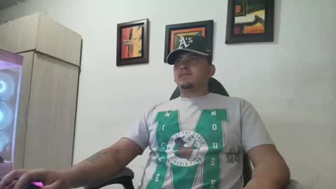 magic_milk23 online show from December 14, 2:06 am