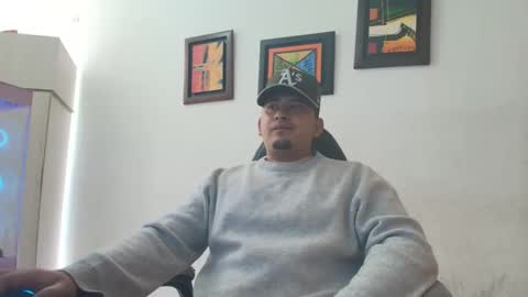 magic_milk23 online show from December 14, 2:11 pm