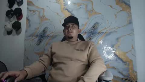 magic_milk23 online show from March 19, 7:56 am