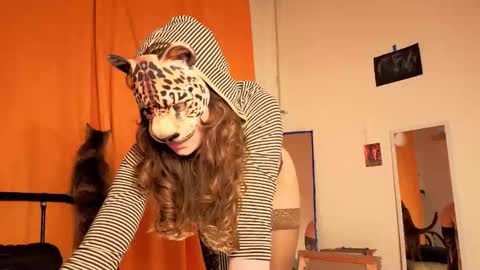 Snapshot of magic_mini_moon chatting on February 18, 7:54 pm Mikky or Moon online show from February 18, 7:54 pm