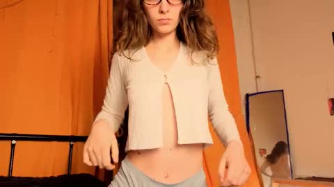 Snapshot of magic_mini_moon chatting on March 22, 8:34 pm Mikky or Moon online show from March 22, 8:34 pm