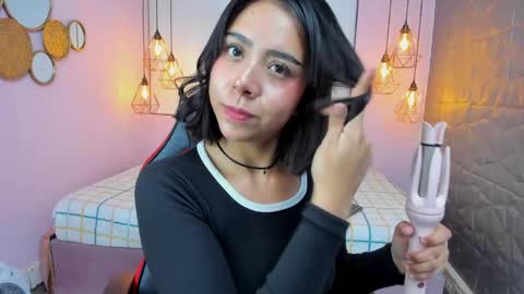 Oliviah online show from June 6, 1:05 pm