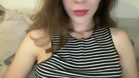 Snapshot of magicgirl50053 chatting on June 4, 5:30 pm magicgirl50053 online show from June 4, 5:30 pm