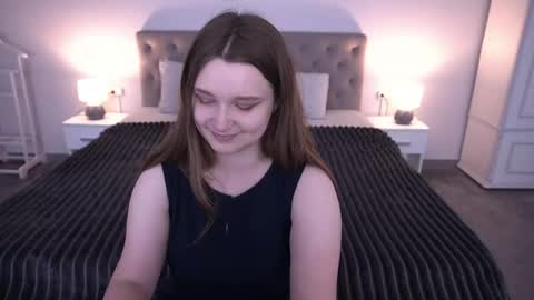 Snapshot of magicpeachhs chatting on May 30, 8:06 pm Emily online show from May 30, 8:06 pm
