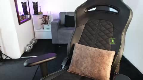 If you want me to use the Lovense please let me know  --    online show from February 11, 5:40 pm