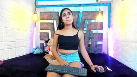 mahiara hot online show from August 7, 3:14 pm