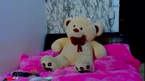 Maia Bronce online show from April 18, 5:17 pm