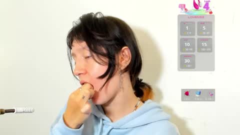 Snapshot of maibys_cute chatting on May 4, 3:46 am maibys online show from May 4, 3:46 am