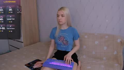 Your kitty online show from April 26, 3:48 am