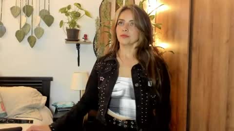 Snapshot of mailynfoxx chatting on June 26, 3:33 am Mailyn Foxx online show from June 26, 3:33 am
