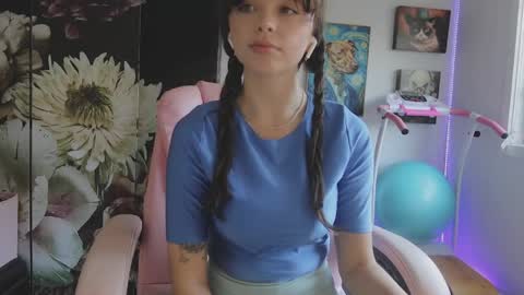 MakiyahBelle online show from April 15, 5:25 am