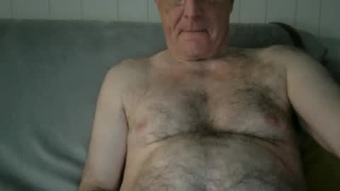 maletoy5 online show from June 11, 9:13 pm