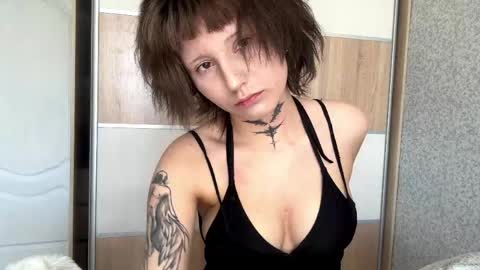 Snapshot of malliissa chatting on April 15, 9:05 am Eva online show from April 15, 9:05 am