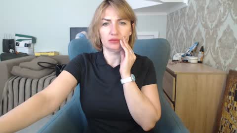 Snapshot of mallinia chatting on April 30, 10:32 am mallinia online show from April 30, 10:32 am