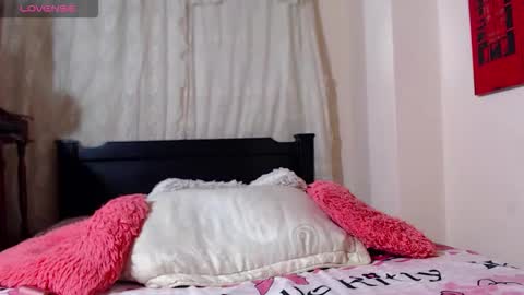 Malory  online show from December 17, 4:18 am