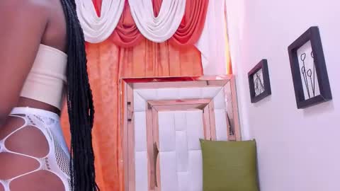 Melanie online show from February 9, 8:02 pm