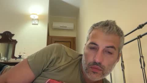 Snapshot of manager82 chatting on September 22, 9:22 am manager82 online show from September 22, 9:22 am