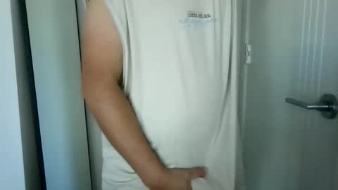 Snapshot of manbroadcasting001 chatting on February 23, 12:52 am manbroadcasting001 online show from February 23, 12:52 am