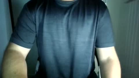 Snapshot of manbroadcasting001 chatting on March 1, 11:01 am manbroadcasting001 online show from March 1, 11:01 am