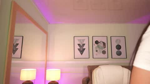 Mandy Collins online show from April 4, 11:40 am