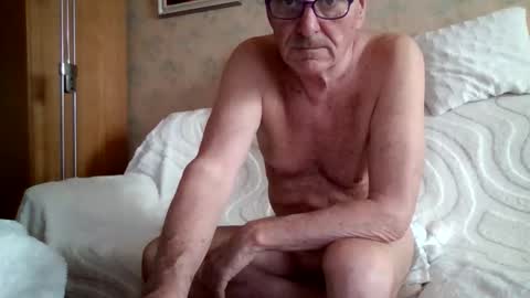 manes5858 online show from April 18, 1:59 pm