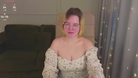 manic_pixie_ online show from January 30, 10:50 am