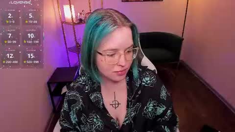 manic_pixie_ online show from July 1, 3:56 pm