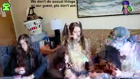 Snapshot of manicpixiedreamfrog chatting on June 14, 3:47 pm manicpixiedreamfrog online show from June 14, 3:47 pm