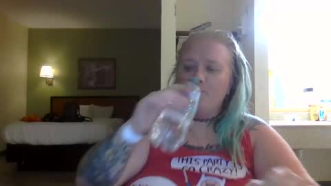 ManicPixiePop online show from July 31, 7:19 am