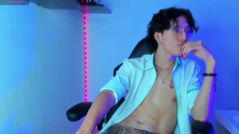 Manuel online show from February 7, 11:45 pm