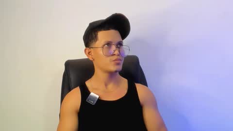 Manuel online show from October 8, 7:55 pm