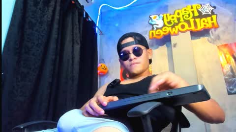 Manuel online show from October 27, 1:20 am