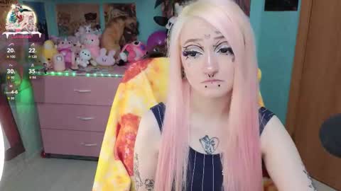 Manuela online show from January 6, 8:12 pm