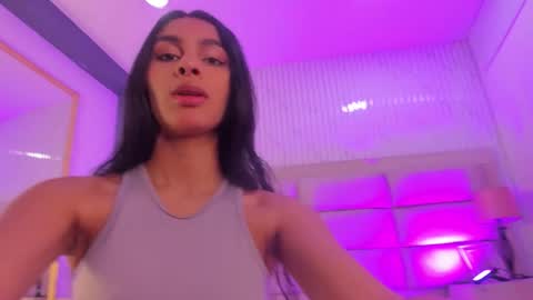 Manuela online show from February 21, 9:05 pm