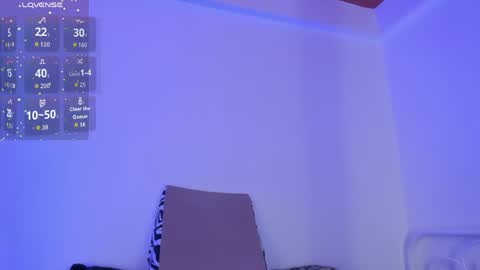 Manuela online show from May 29, 9:35 pm