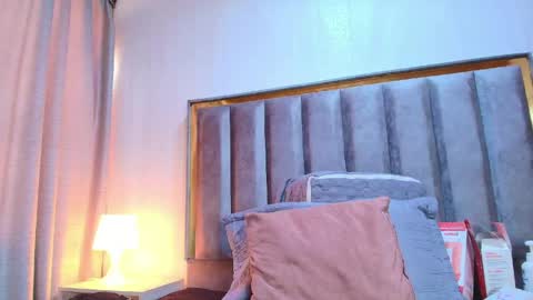 maraa_x online show from April 25, 6:05 pm
