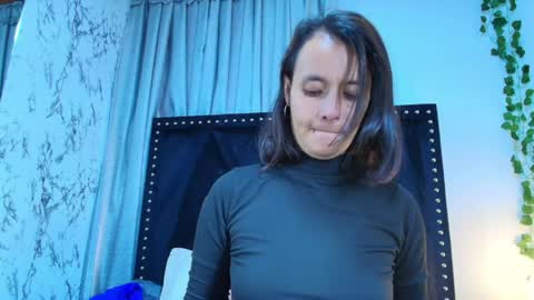 maraa_x online show from May 17, 12:01 pm