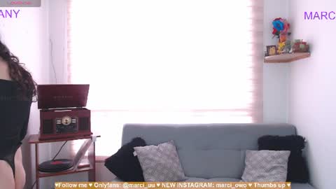 Snapshot of marceline_uu chatting on July 18, 2:43 pm M A R C I online show from July 18, 2:43 pm