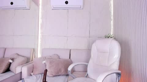 Marelyn online show from April 15, 11:39 am