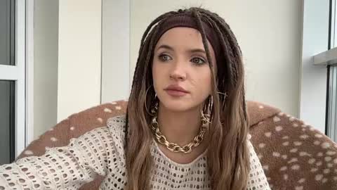 Emily online show from May 19, 9:15 am