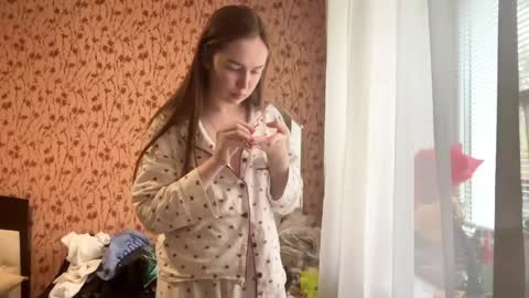 Chloe online show from April 25, 1:41 pm