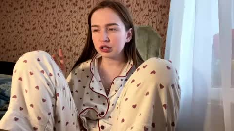 Chloe online show from April 26, 11:30 am