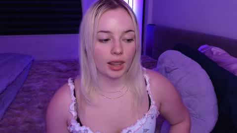 margot_robbie7 online show from January 7, 1:52 am