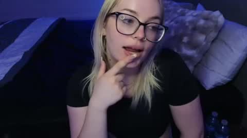 margot_robbie7 online show from July 22, 1:08 am
