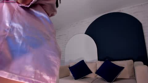 MARIA HERRERA  online show from January 19, 2:15 am